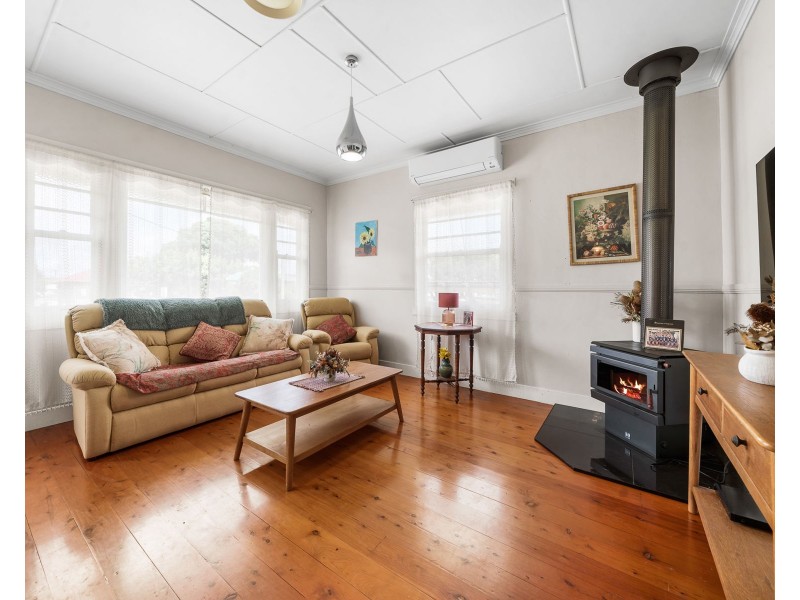 3 Betty Street, Newtown QLD 4350