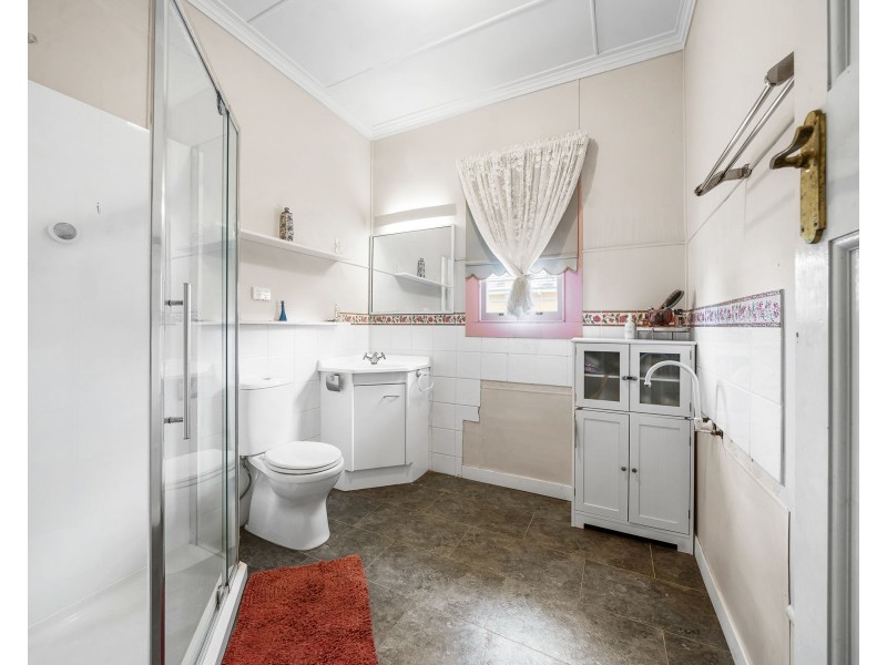 3 Betty Street, Newtown QLD 4350