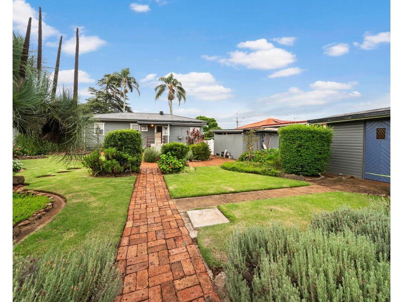 92 Drayton Road, Harristown QLD 4350