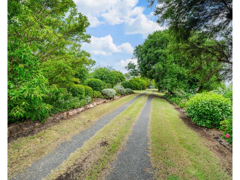 7 Cameron Crescent, Glenvale QLD 4350