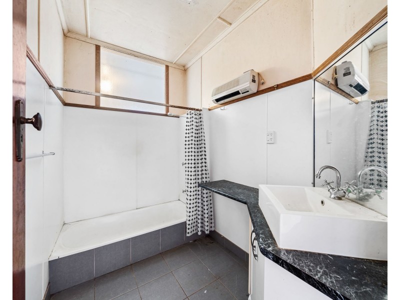 20 Underwood Crescent, Harristown QLD 4350