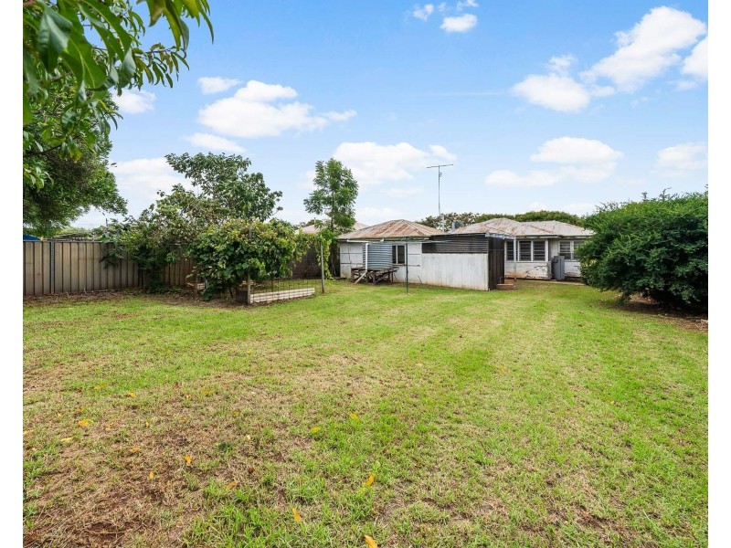 20 Underwood Crescent, Harristown QLD 4350
