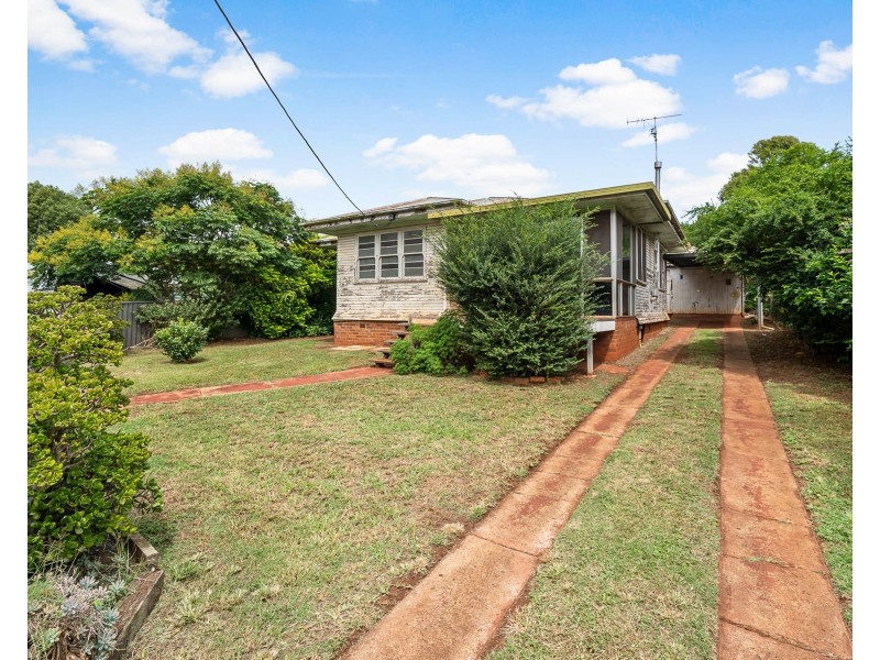 20 Underwood Crescent, Harristown QLD 4350