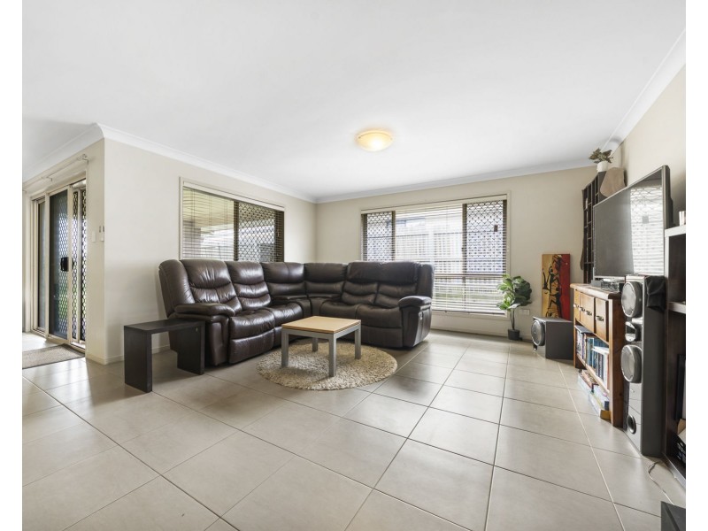 33 Sunset Drive, Glenvale QLD 4350