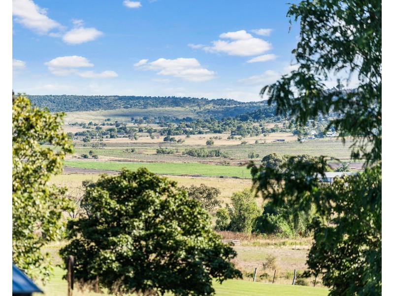 37 Valley View Drive, Meringandan West QLD 4352