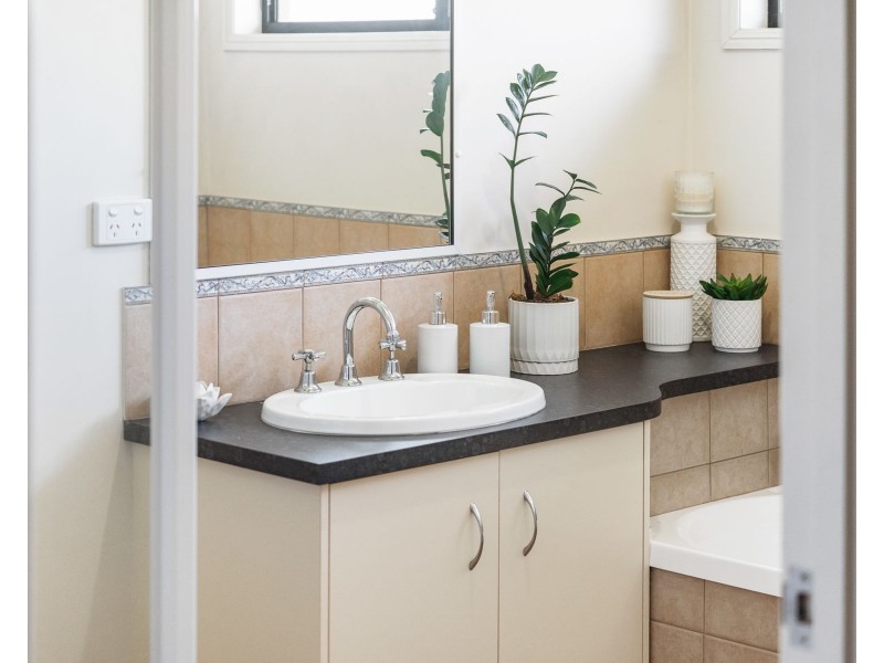 15 Westfield Drive, Westbrook QLD 4350