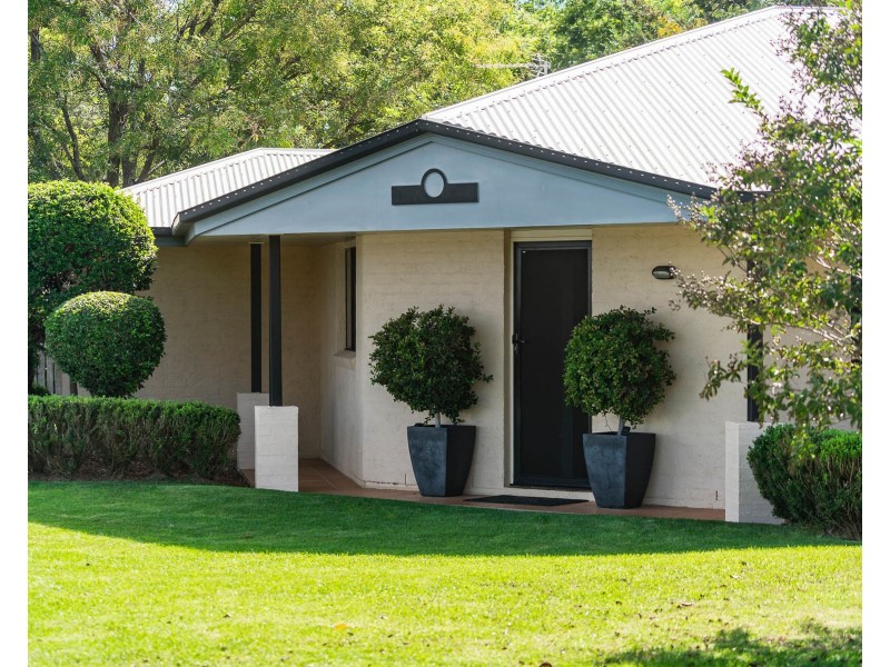 15 Westfield Drive, Westbrook QLD 4350