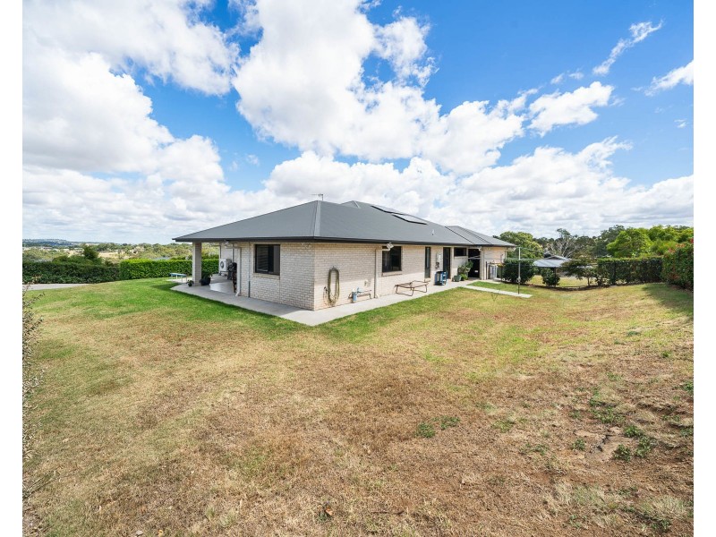 13 Settlers Drive, Gowrie Junction QLD 4352