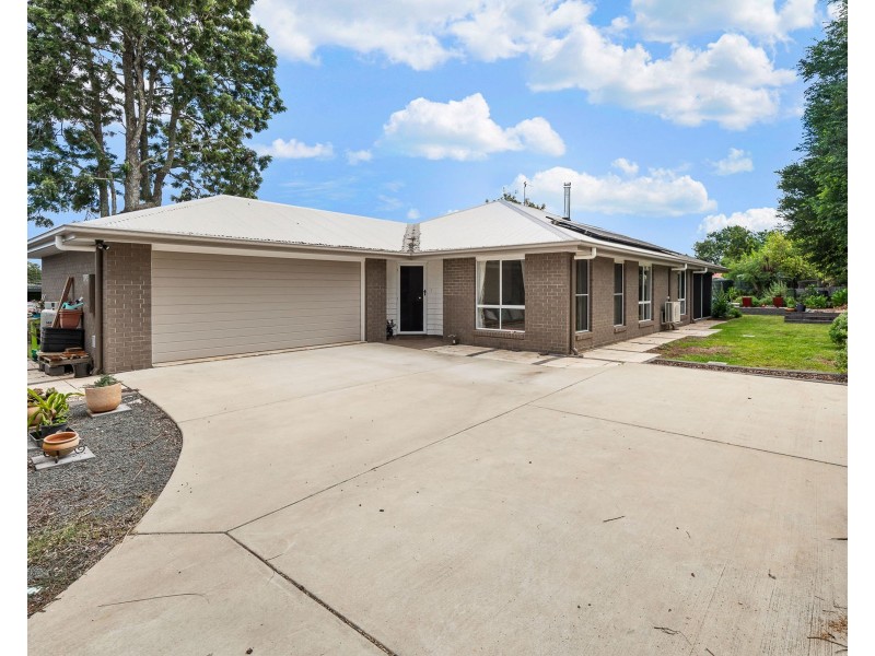 267b Alderley Street, Centenary Heights QLD 4350