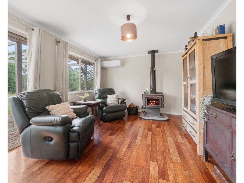 745 Murphys Creek Road, Upper Lockyer QLD 4352