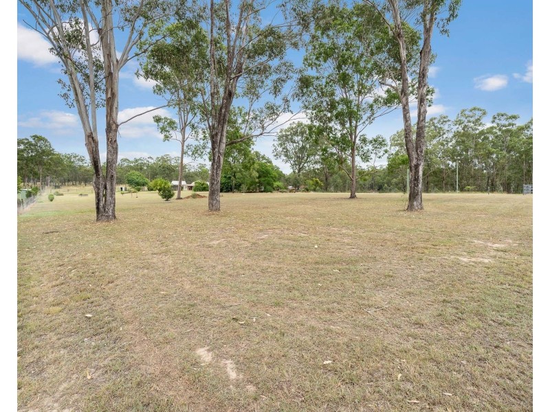 745 Murphys Creek Road, Upper Lockyer QLD 4352