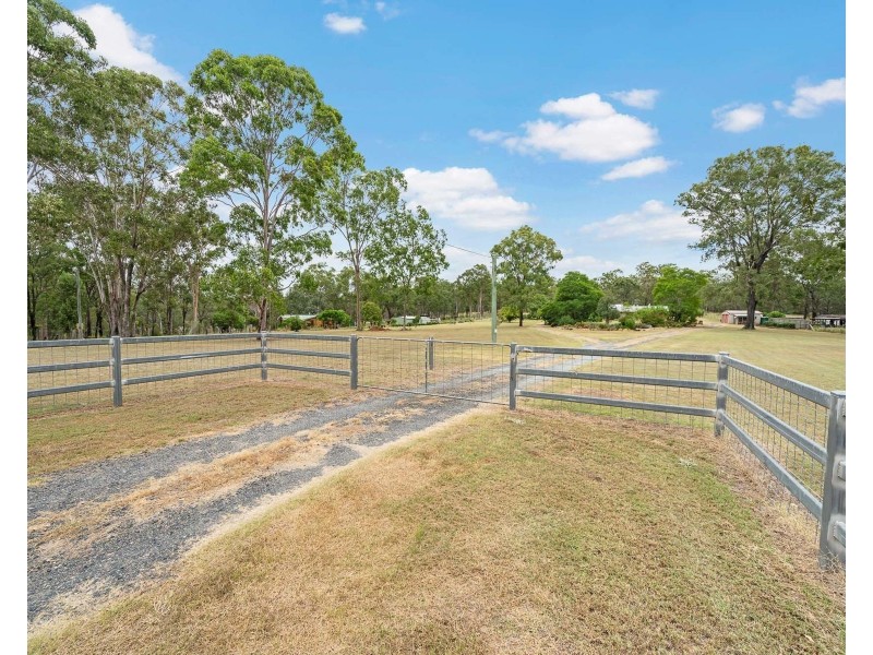 745 Murphys Creek Road, Upper Lockyer QLD 4352