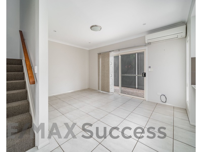 2/2A Garde Street, Centenary Heights QLD 4350