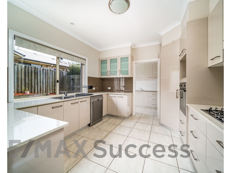 2/2A Garde Street, Centenary Heights QLD 4350