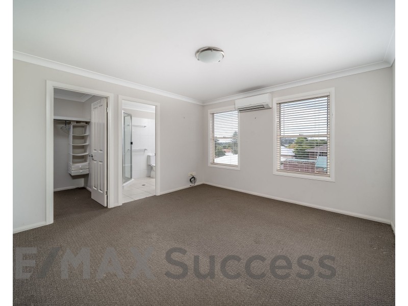 2/2A Garde Street, Centenary Heights QLD 4350