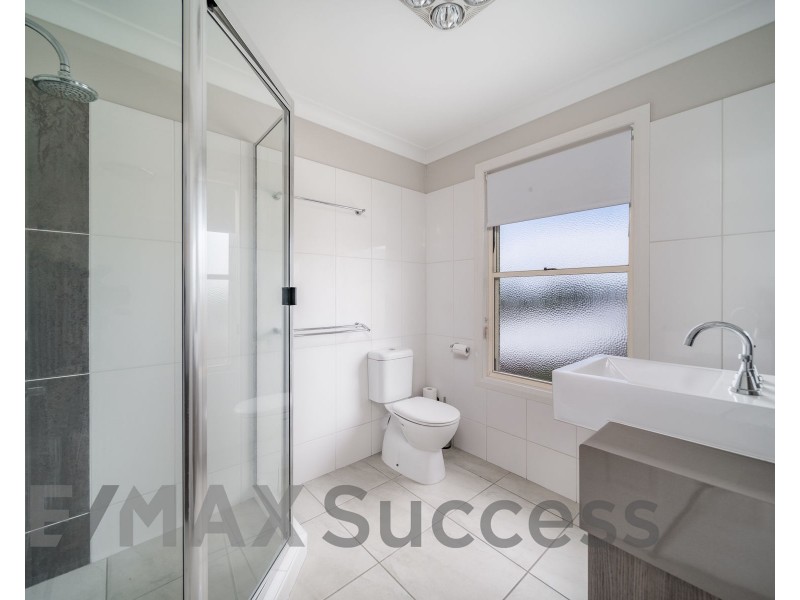 2/2A Garde Street, Centenary Heights QLD 4350