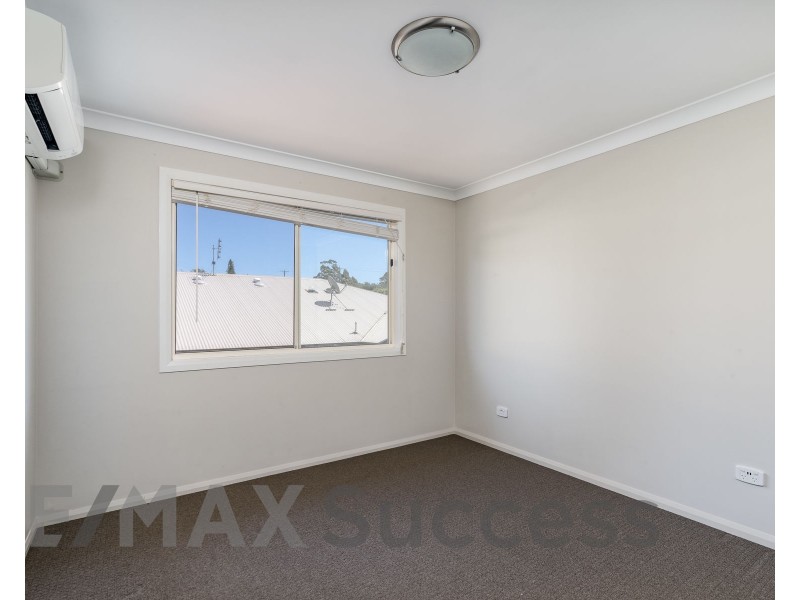 2/2A Garde Street, Centenary Heights QLD 4350