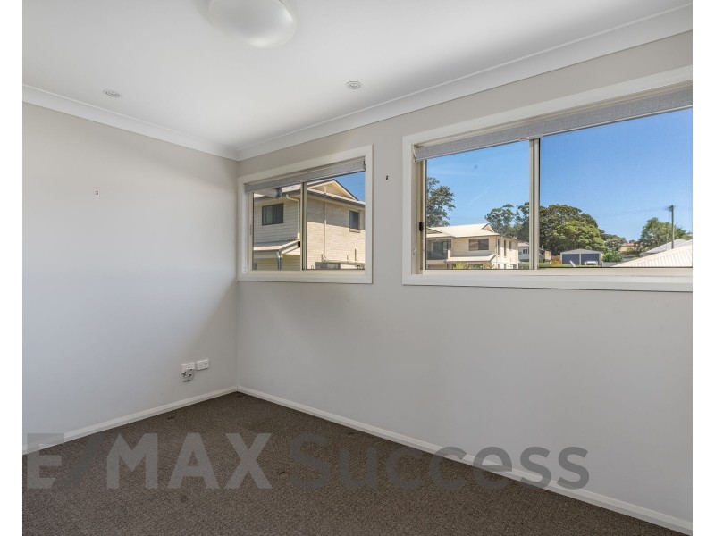 2/2A Garde Street, Centenary Heights QLD 4350