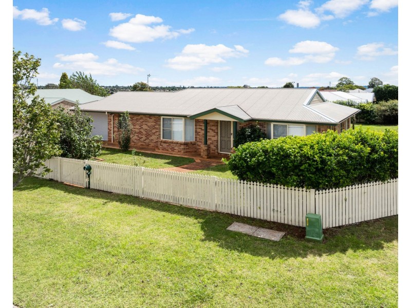 15 Gouldson Drive, Kearneys Spring QLD 4350