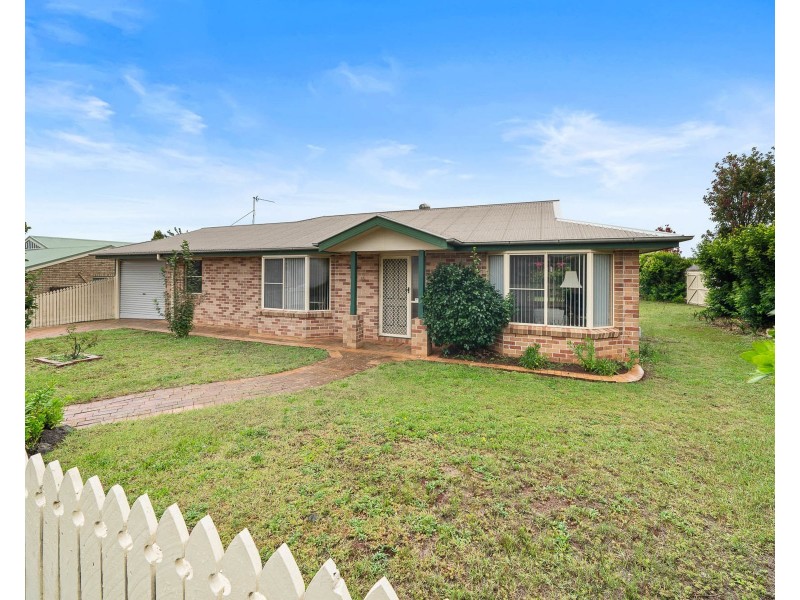 15 Gouldson Drive, Kearneys Spring QLD 4350
