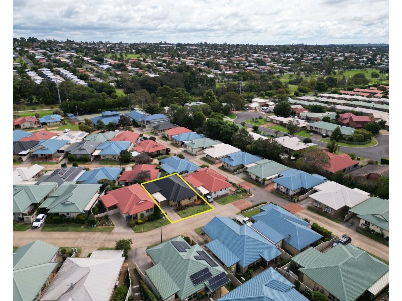 80/303 Spring Street, Kearneys Spring QLD 4350