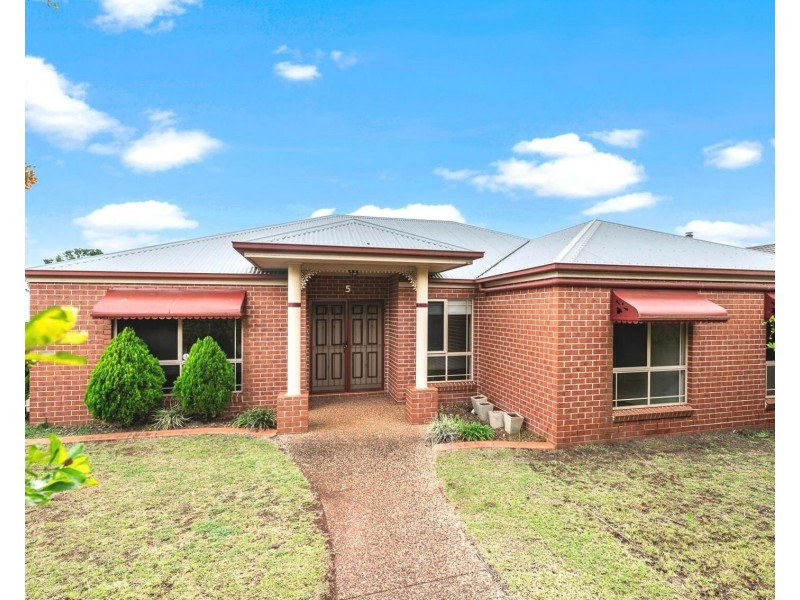 5 Howard Street, Middle Ridge QLD 4350