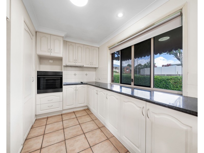 5 Howard Street, Middle Ridge QLD 4350