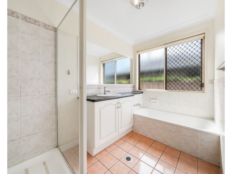 5 Howard Street, Middle Ridge QLD 4350