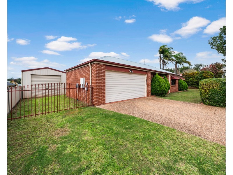 5 Howard Street, Middle Ridge QLD 4350