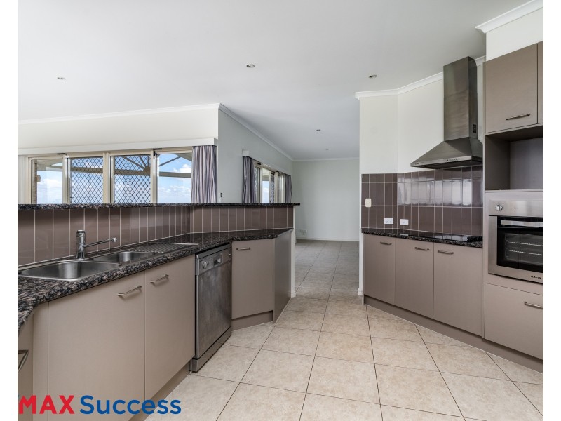 42 Panoramic Drive, Preston QLD 4352