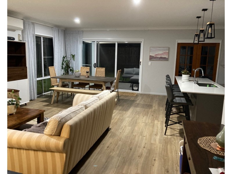 10 Mcaulay Avenue, Highfields QLD 4352