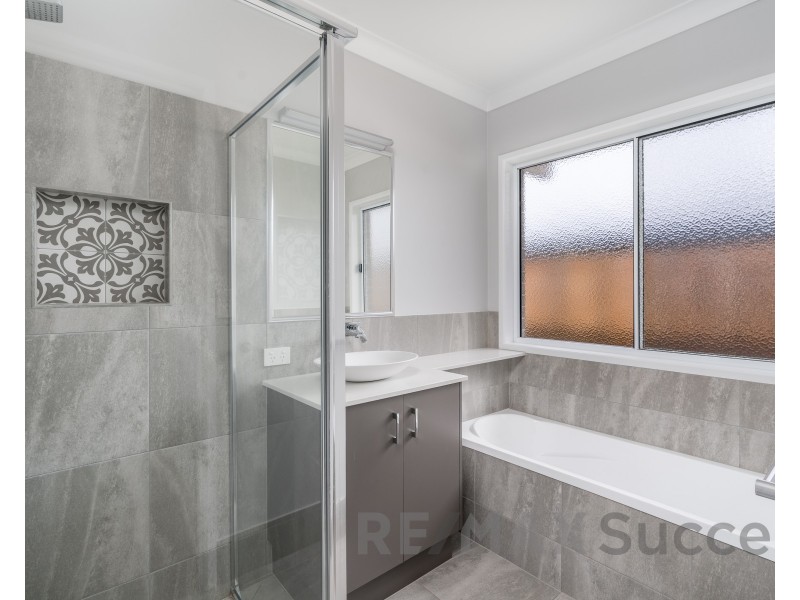 10 Mcaulay Avenue, Highfields QLD 4352