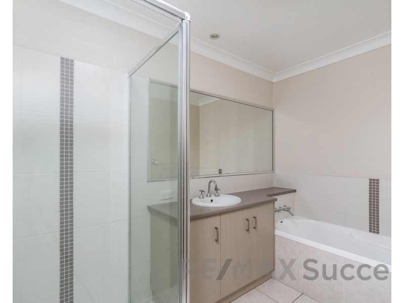 1/10 Sambar Court, Kearneys Spring QLD 4350