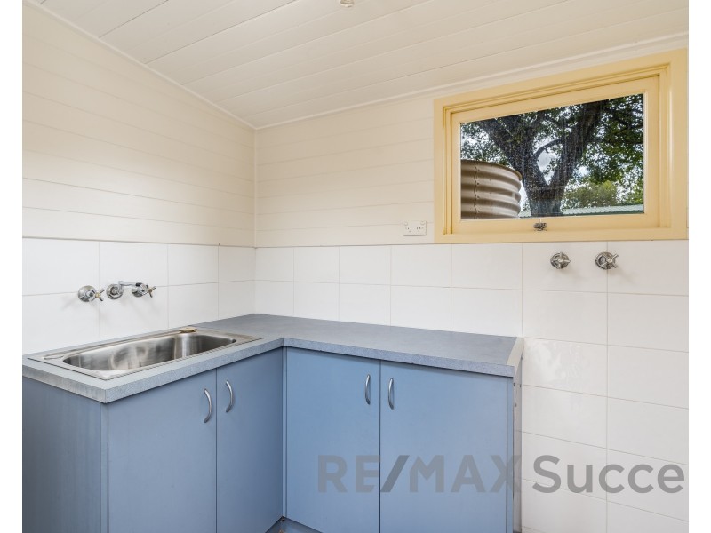 1 Glasgow Street, North Toowoomba QLD 4350