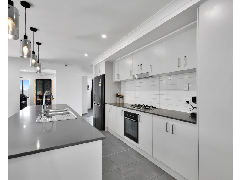 45 Shelby Street, Glenvale QLD 4350