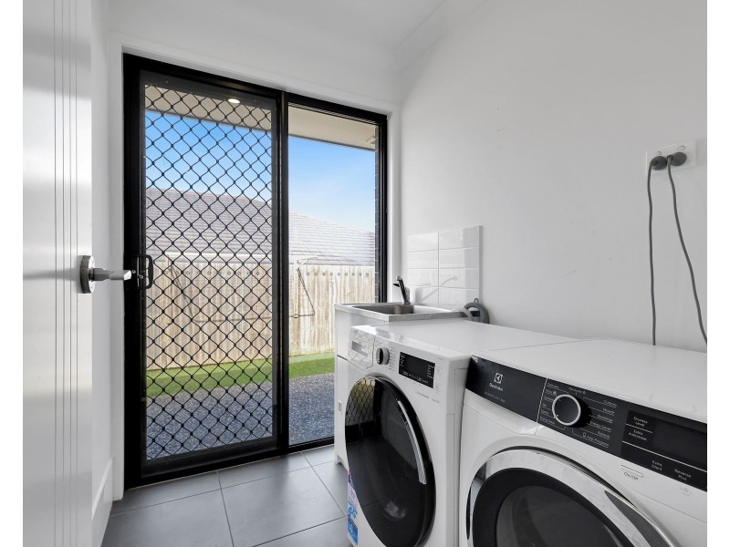 45 Shelby Street, Glenvale QLD 4350