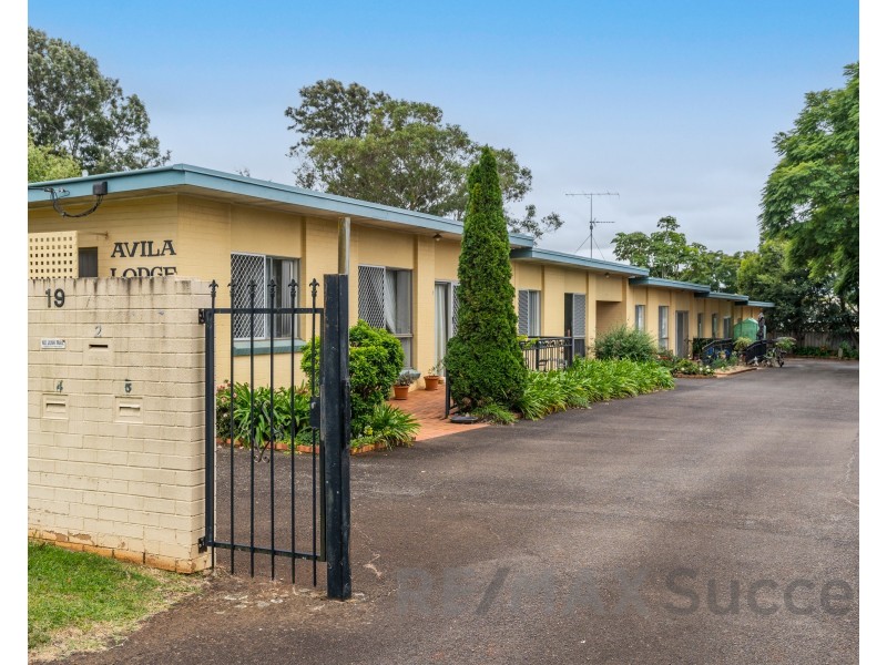 2/19 Ascot Street, Newtown QLD 4350