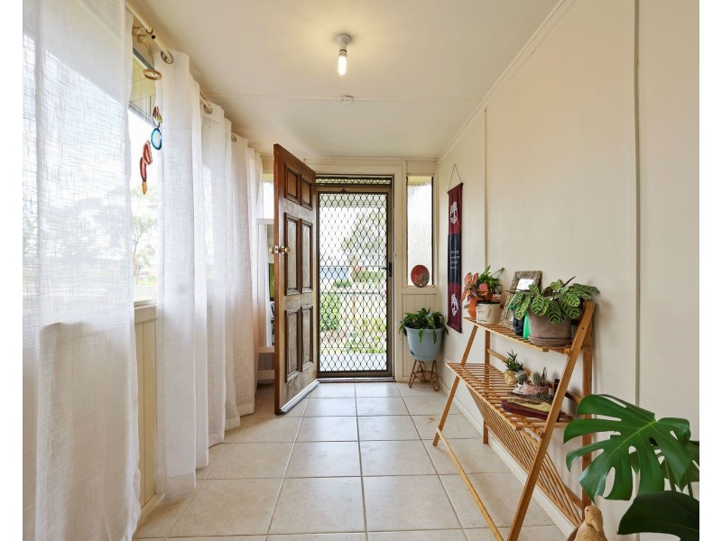 6 Eton Street, Cambooya QLD 4358