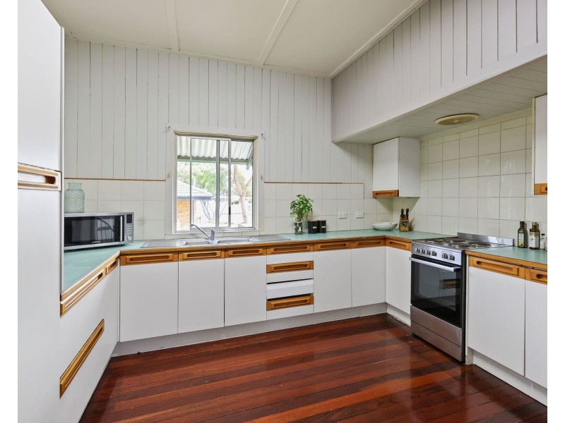 6 Eton Street, Cambooya QLD 4358