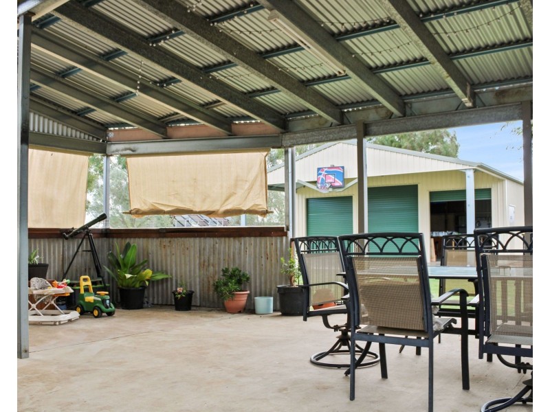6 Eton Street, Cambooya QLD 4358
