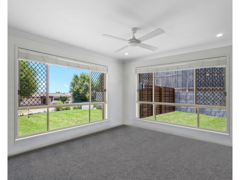 8 Samuel Court, Darling Heights QLD 4350