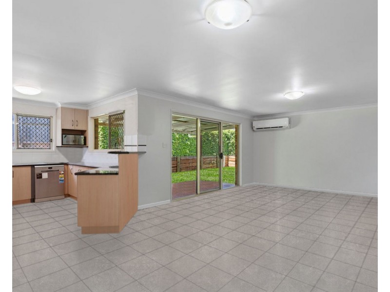 8 Samuel Court, Darling Heights QLD 4350