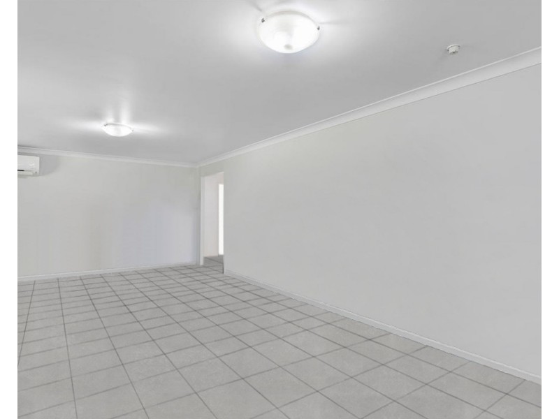8 Samuel Court, Darling Heights QLD 4350