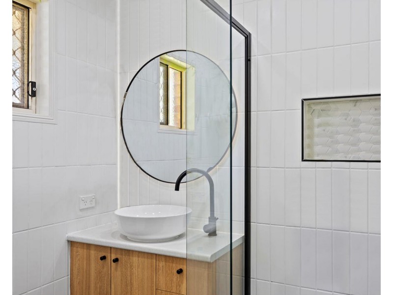 8 Samuel Court, Darling Heights QLD 4350