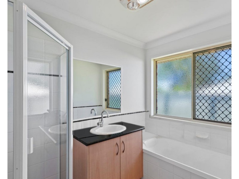 8 Samuel Court, Darling Heights QLD 4350