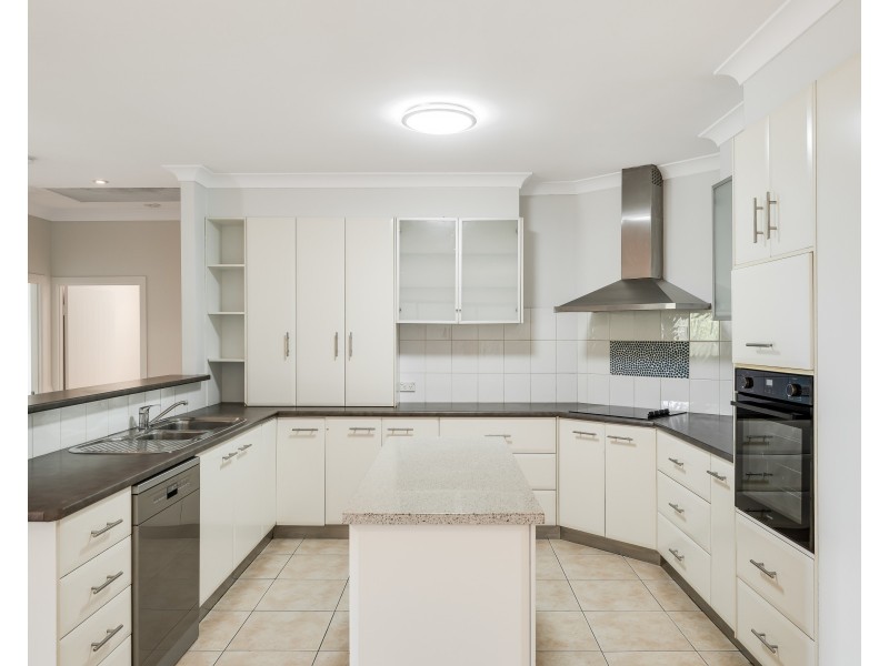 26 Hilltop Crescent, Blue Mountain Heights QLD 4350
