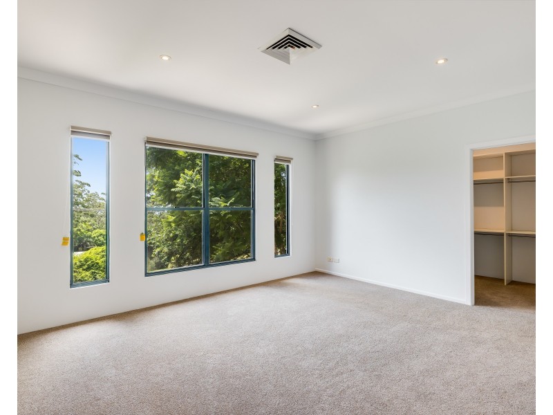 26 Hilltop Crescent, Blue Mountain Heights QLD 4350