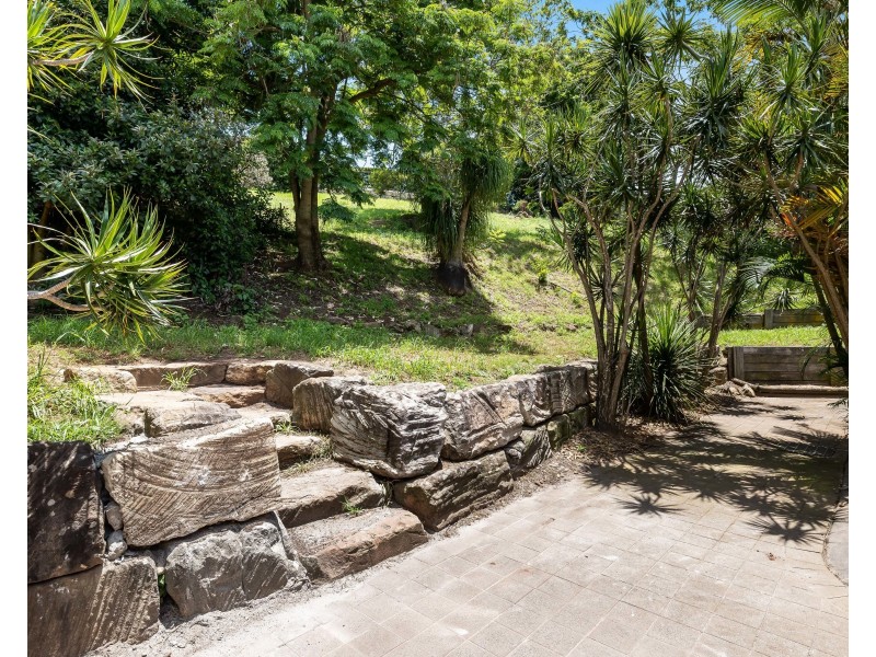 26 Hilltop Crescent, Blue Mountain Heights QLD 4350