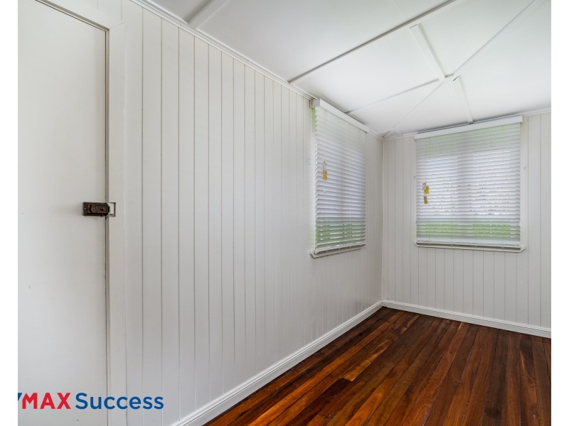 211 Campbell Street, Newtown QLD 4350