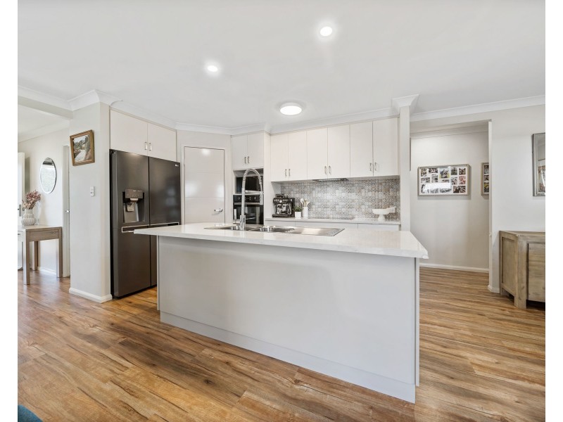 11 Wolff Street, Cotswold Hills QLD 4350